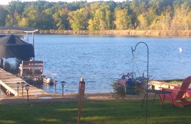 Enjoy the lake life, beautiful beach and great for swimming