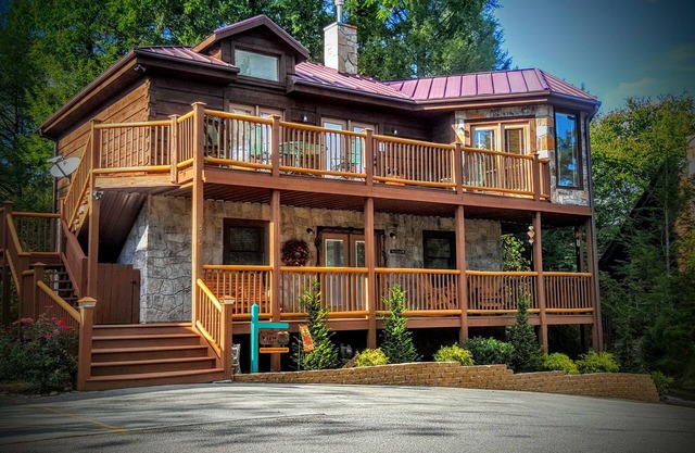 ENJOY "THE VIEW" 5 ⭐️STAR ELEGANT, PET FRIENDLY, 3 KING BEDS & GORGEOUS SCENERY