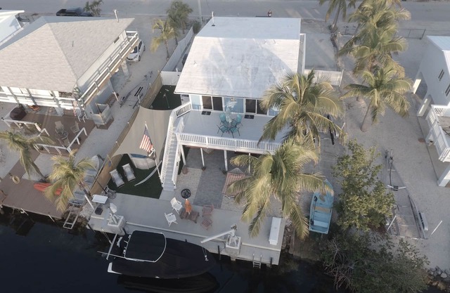 Enjoy the warm sunny Florida Keys with all the extras included @ Arrhouse!