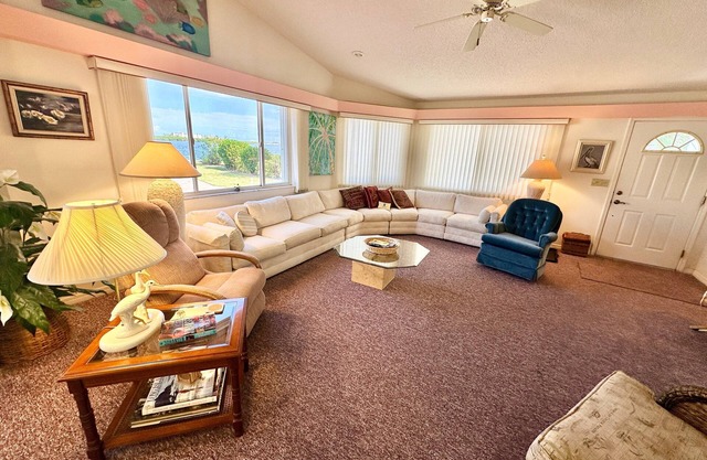 Enjoy this adorable 2 bedroom 1.5 bath beach house located in Nettles Island!