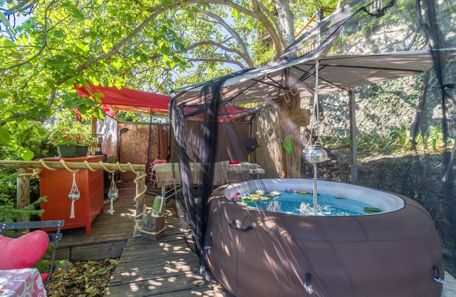 Enjoy this wellness oasis with a magnificent panoramic view of the mountains.