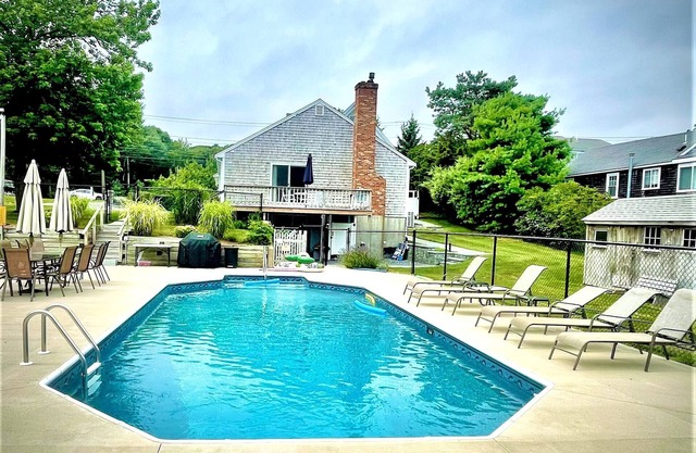 Enjoy your own private pool in Chatham! (2252)