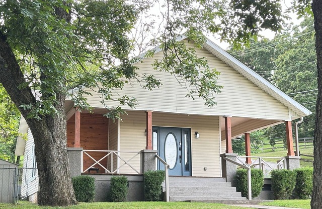 Enjoyable 3-bedroom house with AC in charming Van Buren