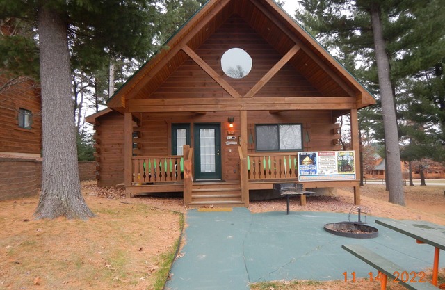 Entertainment Cabin: Great for Gaming, Sporting Events