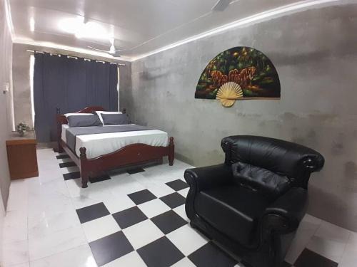 Entire 2 -Bedroom Apartment with Extra Sleeping Area and Living Room, Kitchen