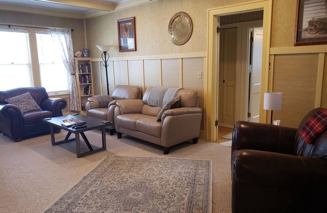 Entire 2 bedroom home, near downtown Fargo, NDSU, and Fargo Dome!