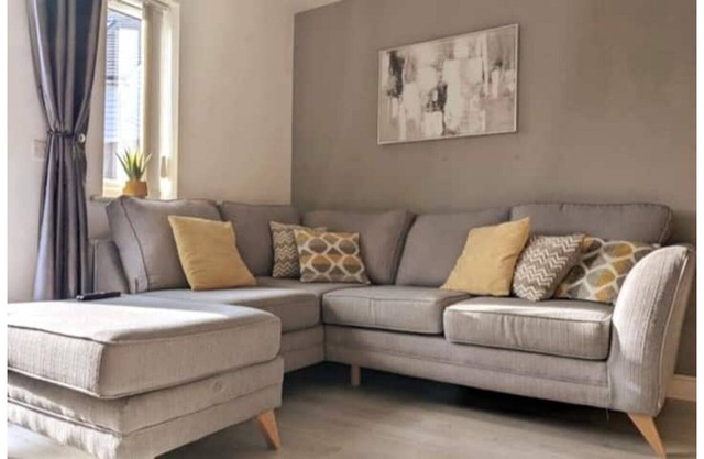Entire 3 bed home Sleeps 6, WiFi, 2 Parking Spaces