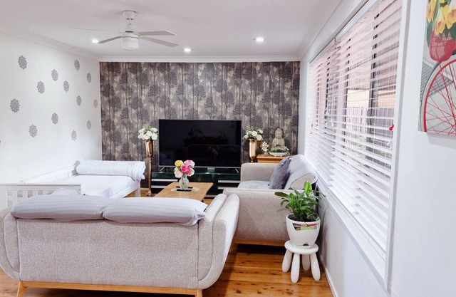 Entire 3 Bedroom - Fully fenced individual home in tranquil cul de sac