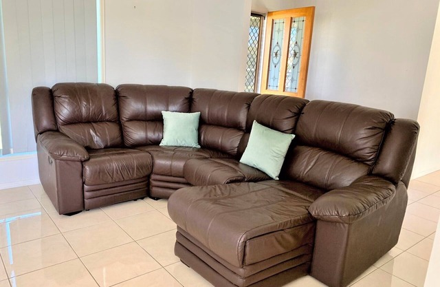 Entire 4 Bedroom House close to City and Airport -Wicks