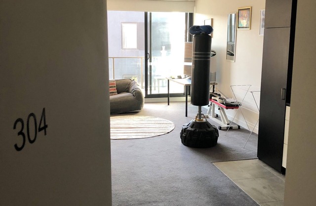 Entire apartment number 304 in Maribyrnong with Washer/Dryer and is 20min 2 city