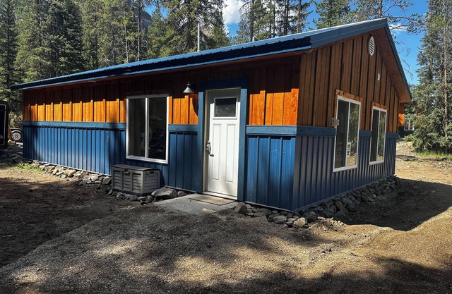 Entire Cabin at Woody Falls Trailhead in Cooke City