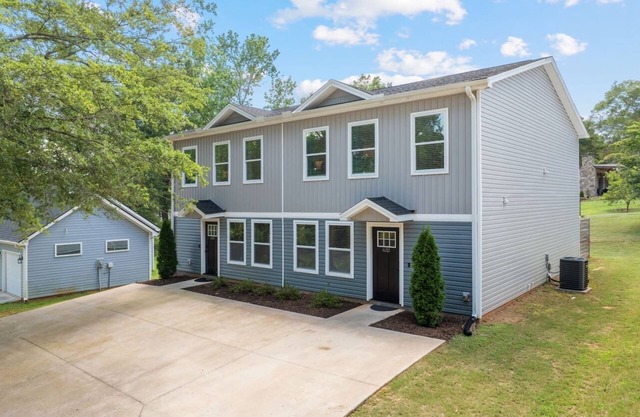 Entire Duplex 6 King Beds Private Patios Great for Groups Near GVL