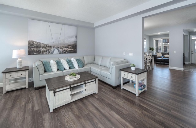 Entire Executive Home, Walk to lake!