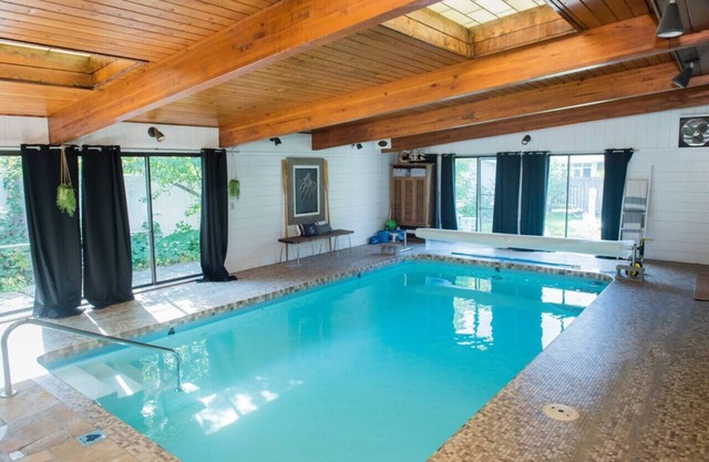 Entire historic on Iconic 8th St w/indoor pool