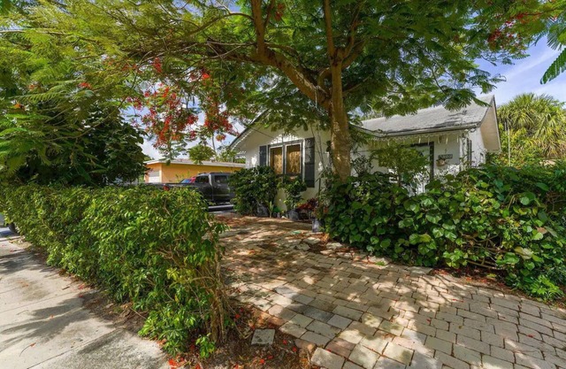 Entire Home Close to the Beach and City Center!