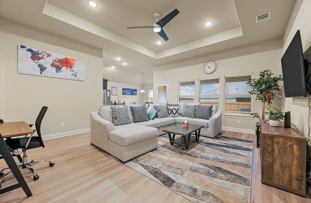 Entire Home in Denton, Texas. Centrally Located! Luxurious Home Away from Home!