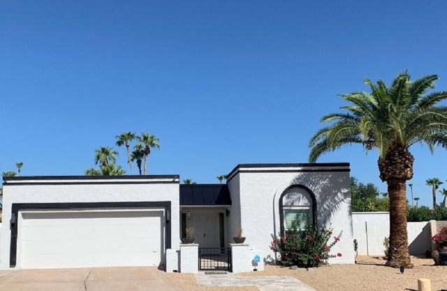 Entire Single Family Home with Pool. Old Town Scottsdale! License #2037712