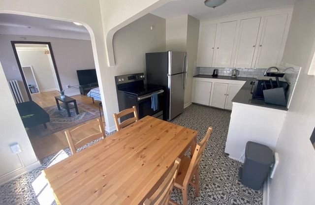 Entire Studio Apartment - Climate Pledge Arena & Space Needle