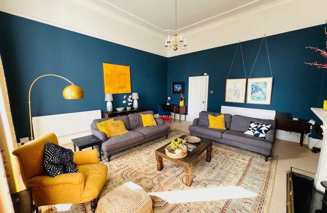 Entire stylish colourful two bed flat in Clifton