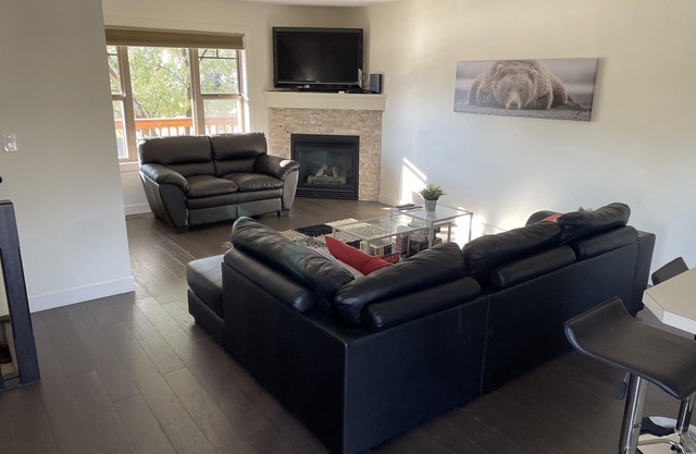 Entire Townhouse in central Invermere
