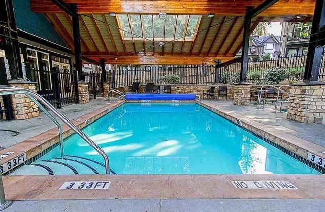 Entire townhouse , modern , clean, community pool and gym