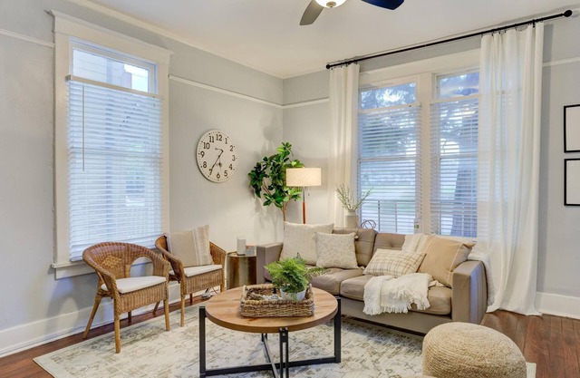 Entire Unit: Stunningly Spacious 1br Midtown Getaway w. Free designated parking