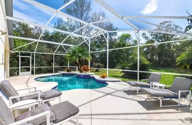 Entire Villa with Pool and great Privacy near Disney