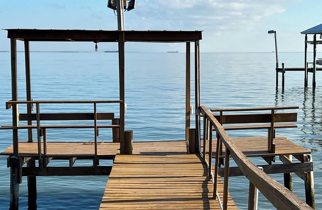 Entire Waterfront Home with 110Ft lighted private Fishing Pier on Galveston Bay!