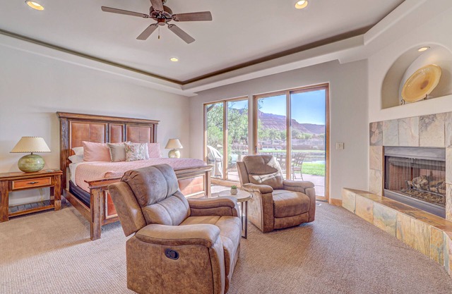 Entrada Waterside Studio Villa w/Kitchenette & Private Garage