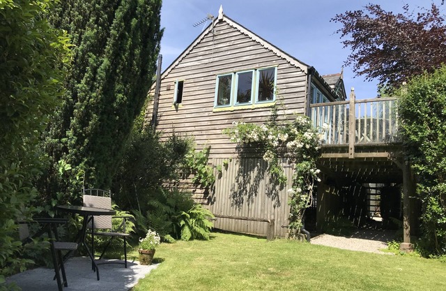 Enys Boathouse - a unique and quirky holiday let in the heart of rural Cornwall
