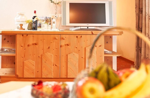 Enzian/Brunelle, bed-sitting room/shower, toilet - Ferienhaus Kirchplatzl