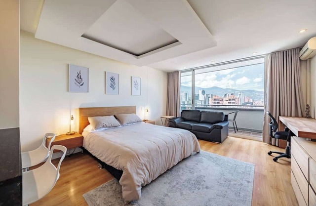 |EP| Modern Loft W/AC, Workspace, and Scenic Views