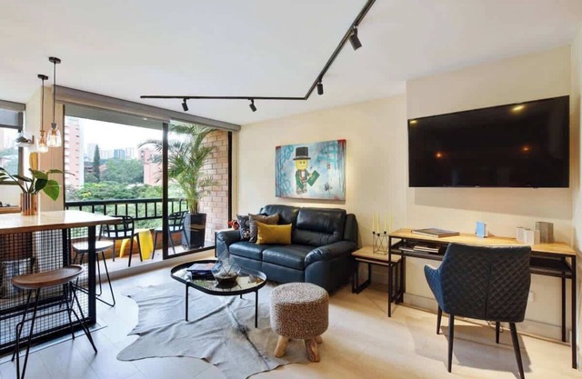 |EP| Modern Provenza Apt w/Balcony, Stylish Design