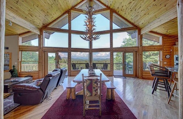Epic Mountain Views | 2 Kings | Sleeps 8 + Dogs!