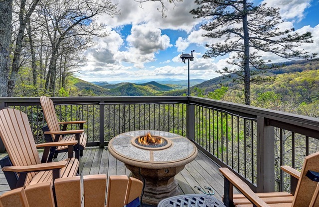 Epic Mtn Views/Near AVL/Deck/Firepit/Modern Cabin