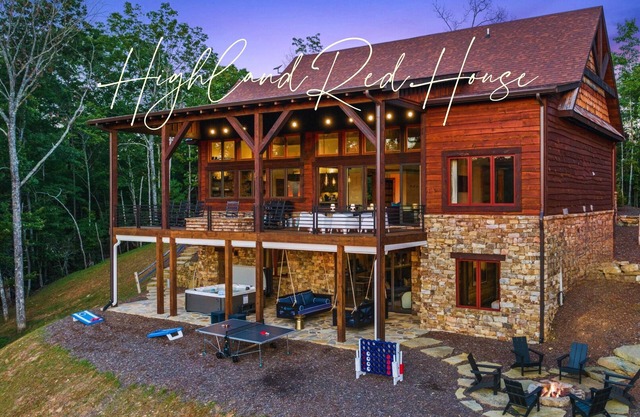 Epic Views | Luxe Stay @ Highland Red House | Family Fun, Games, HotTub, FirePit