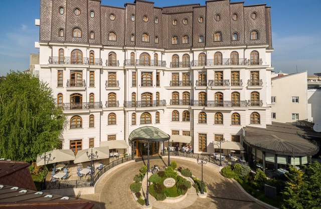 Epoque Hotel