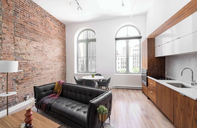 Equipped loft perfect location
