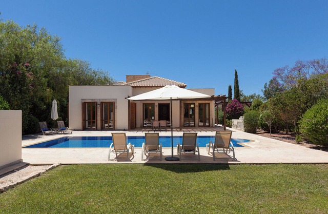 Escape in Luxury and Comfort, Paphos Villa 1490