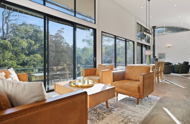 Escape Merrijig - Stunning Riverfront Property with Modern Amenities and Breath taking Views
