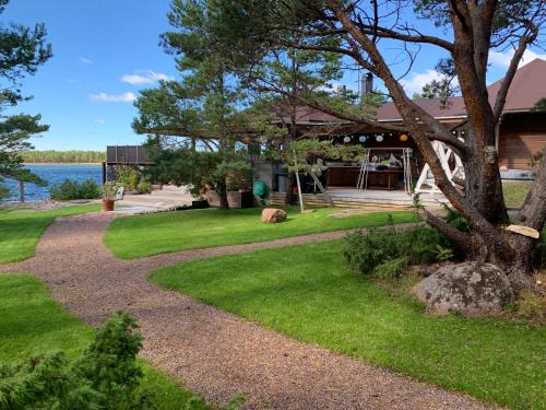 Escape to a Seaside Paradise Your Cozy Hideaway