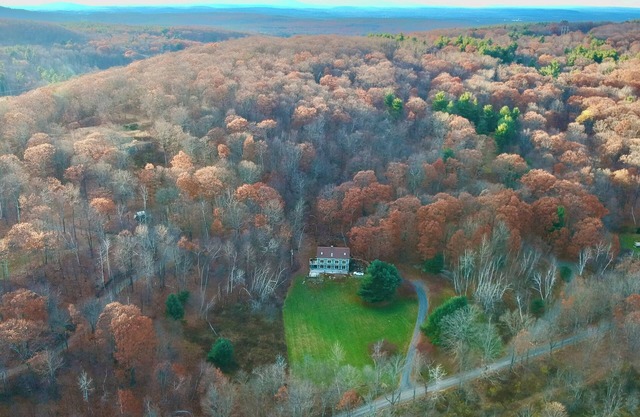 Escape to an Exclusive Mountain Retreat: Experience the Splendor of all seasons.
