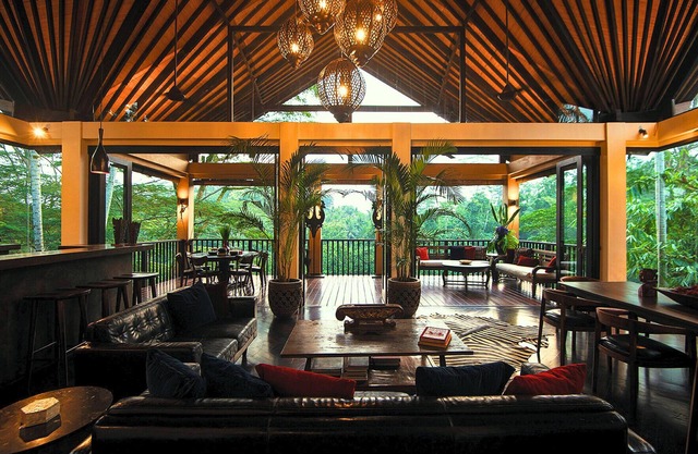 Escape to Paradise: Jungle-Backed Villa Retreat