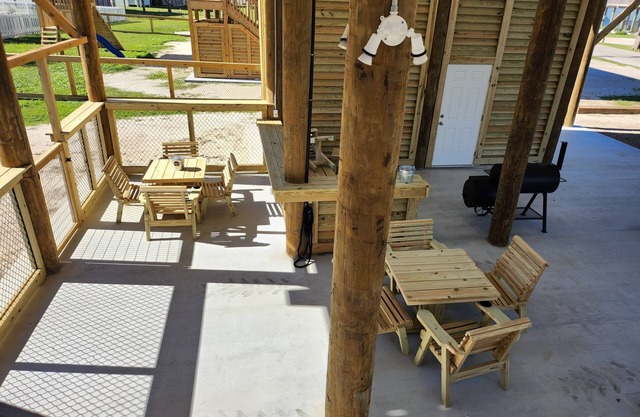 Escape to the beach. Pets & kid friendly. Sleeps 14
