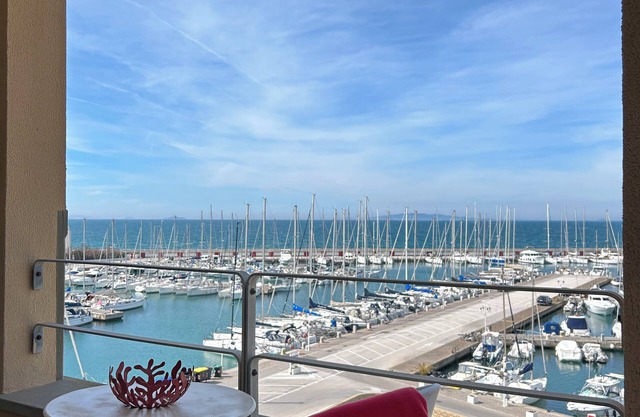 Esclusivo appartamento con ampio solarium vista mare a due passi dalla spiaggia!