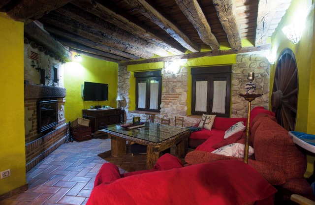 Espaciosa Casa Rural Pet Friendly muy Cerca de Madrid