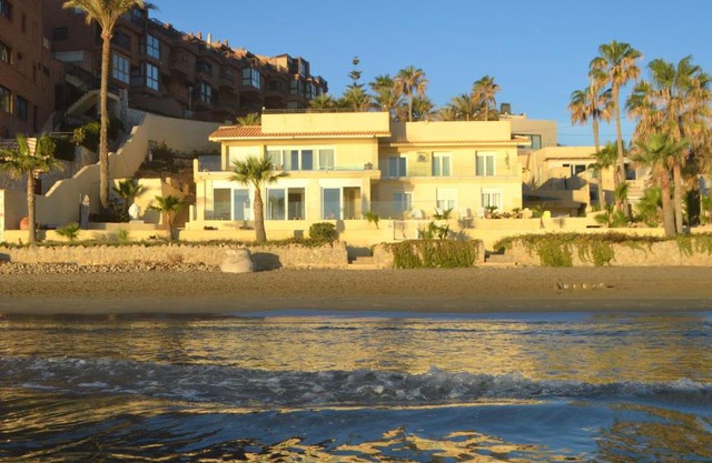 Espectacular Apartamento a pie de playa en CHALET ROQUETES