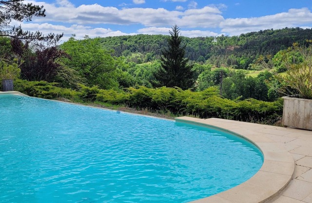 Estate for 8 people with swimming pool