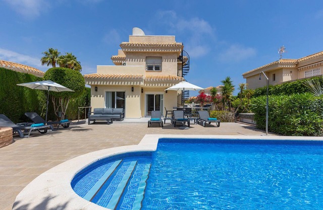 €75k total internal refurb, completing April 2025! n1st class 3 bed villa!