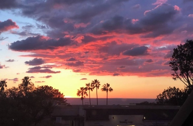 European Living in the Heart of Del Mar-Minutes from the beach!